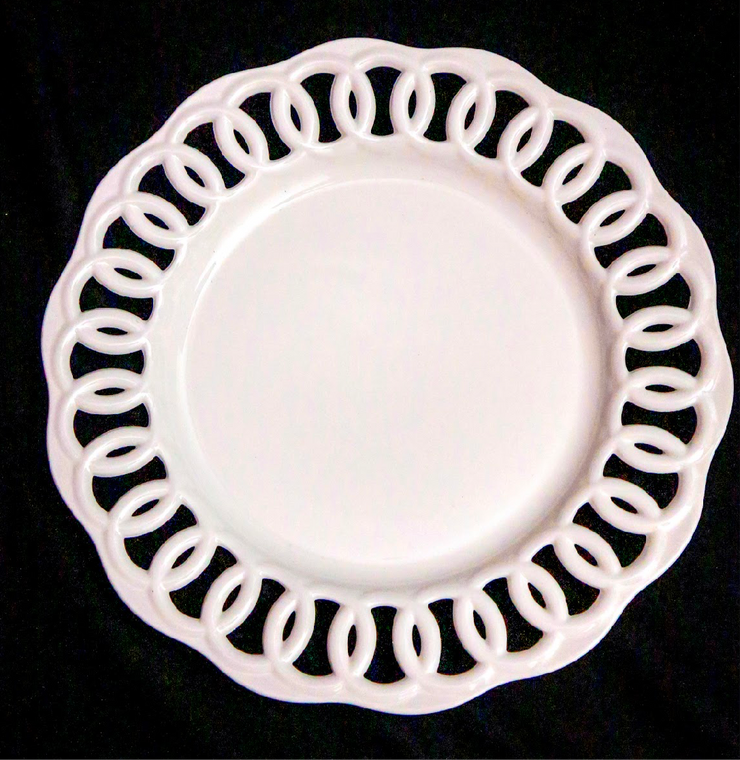 Spiral white charger plate